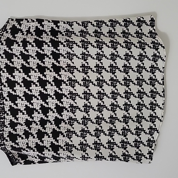 Cabi Sleeveless Black & White Blouse, Size Medium - Picture 3 of 8
